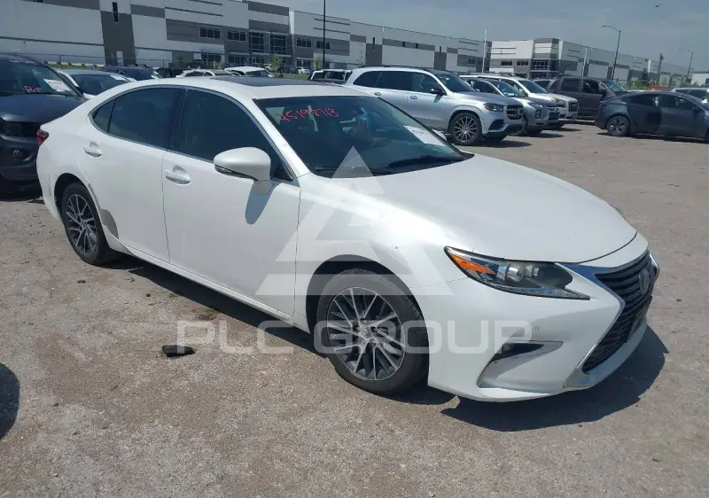 2016 Lexus ES350 photo