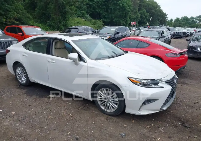 2016 Lexus ES350 photo
