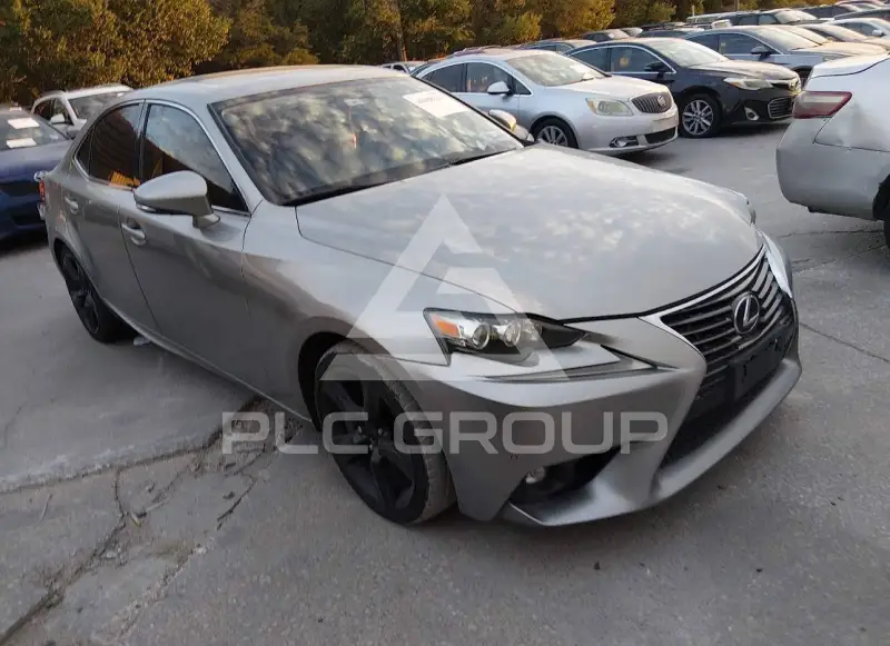 2016 Lexus IS350 photo