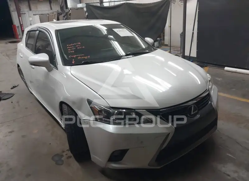 2016 Lexus CT200 photo