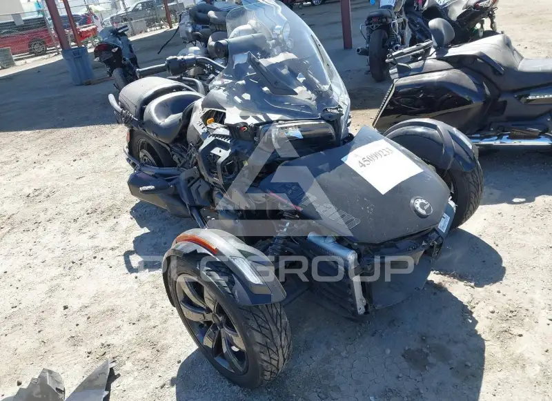 2016 Can-AM SPYDER фото