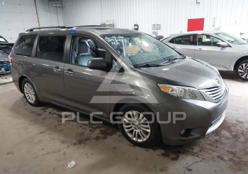 2016 Toyota SIENNA фото