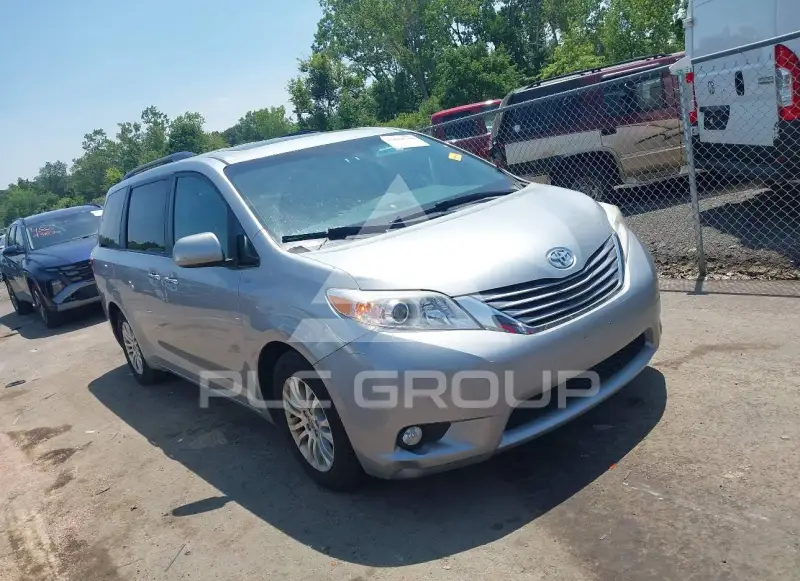 2016 Toyota SIENNA photo