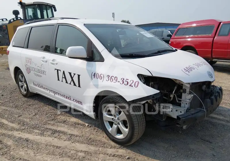 2016 Toyota SIENNA фото