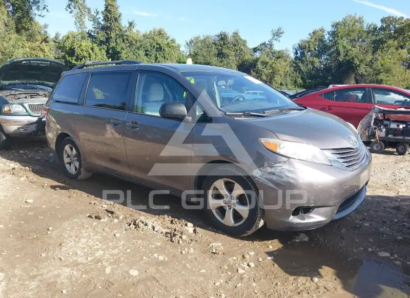 2016 Toyota SIENNA photo