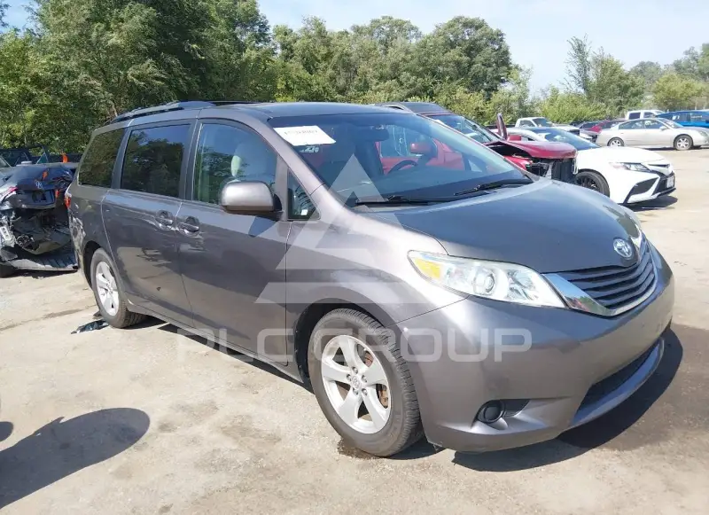 2016 Toyota SIENNA photo