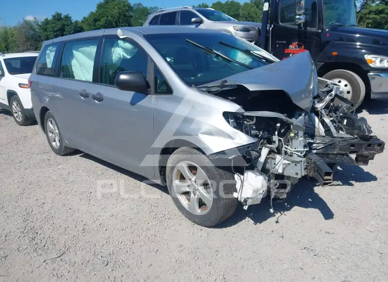 2016 Toyota SIENNA photo