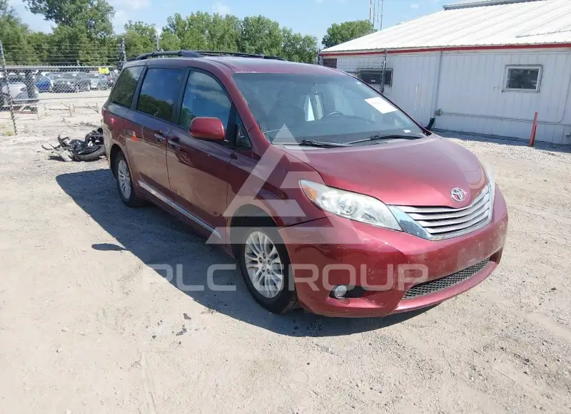 2016 Toyota SIENNA photo