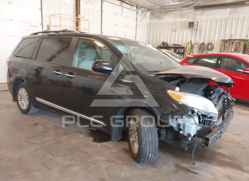 2016 Toyota SIENNA photo