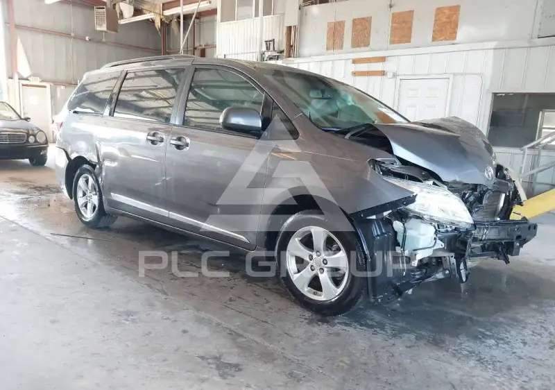 2016 Toyota SIENNA фото