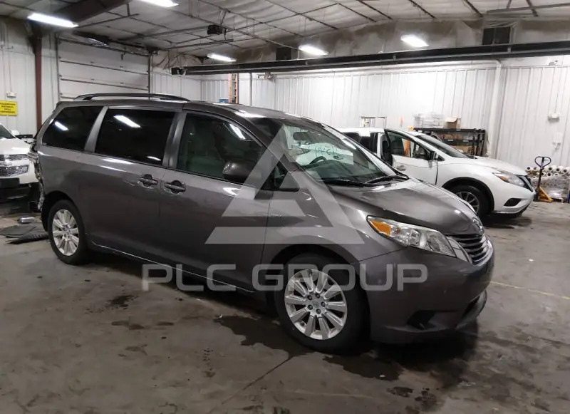 2016 Toyota SIENNA фото