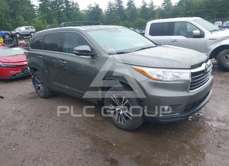 2016 Toyota Highlander photo