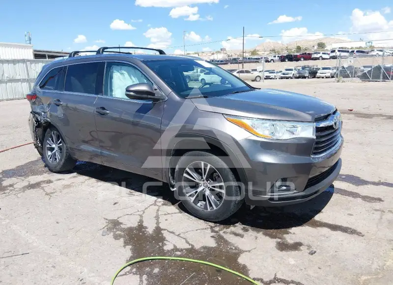 2016 Toyota Highlander photo