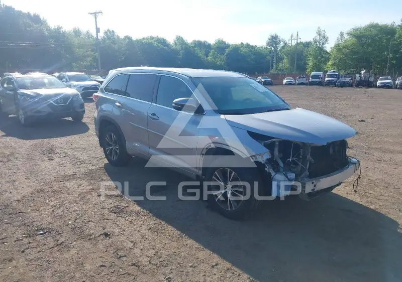 2016 Toyota Highlander photo