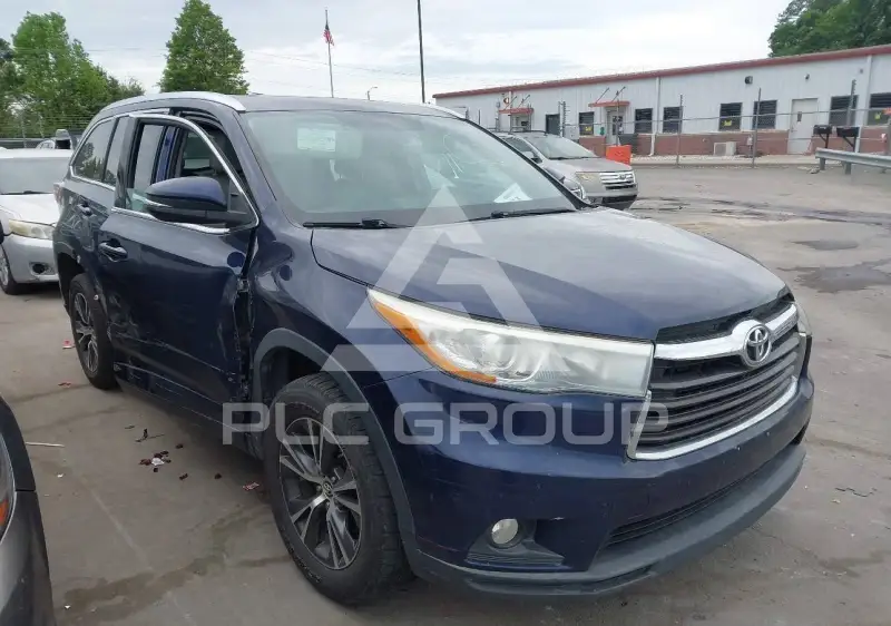 2016 Toyota Highlander photo