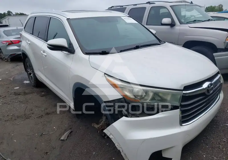 2016 Toyota Highlander photo