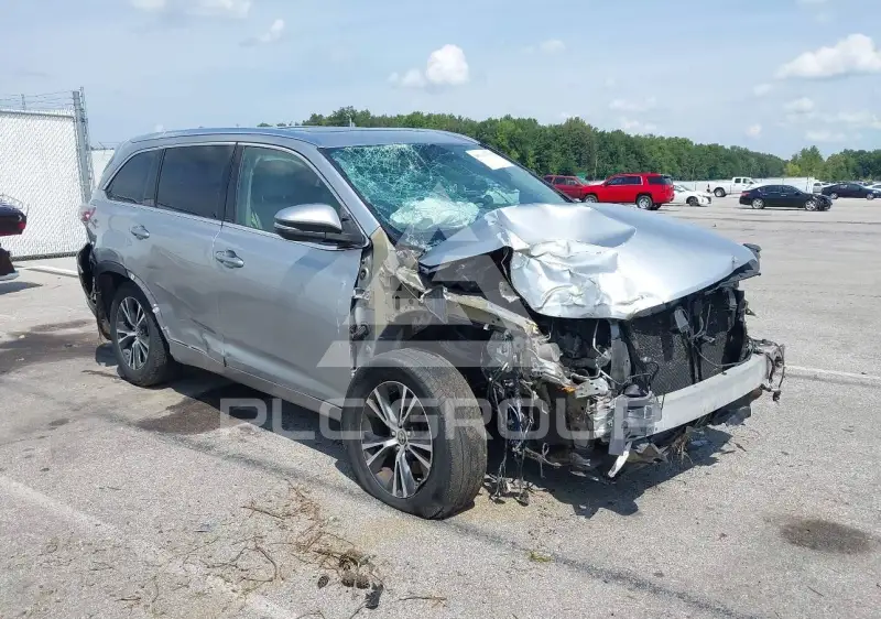 2016 Toyota Highlander photo