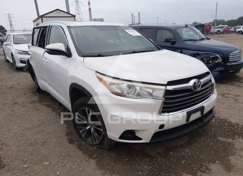 2016 Toyota Highlander photo