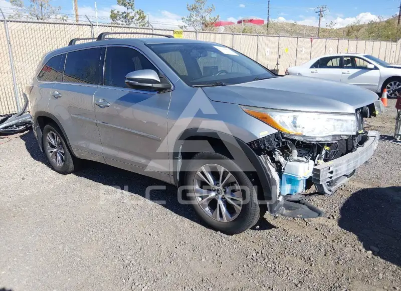 2016 Toyota Highlander photo