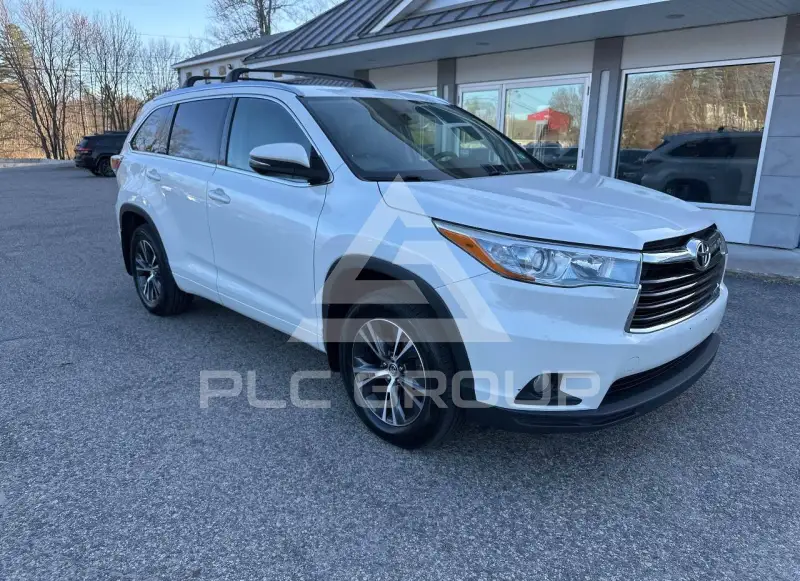 2016 Toyota Highlander photo