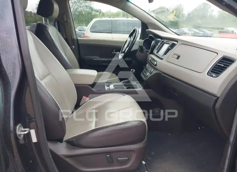 2016 KIA Sedona photo