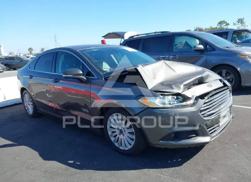 2016 Ford FUSION фото