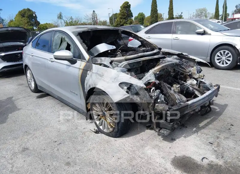 2016 Ford FUSION фото