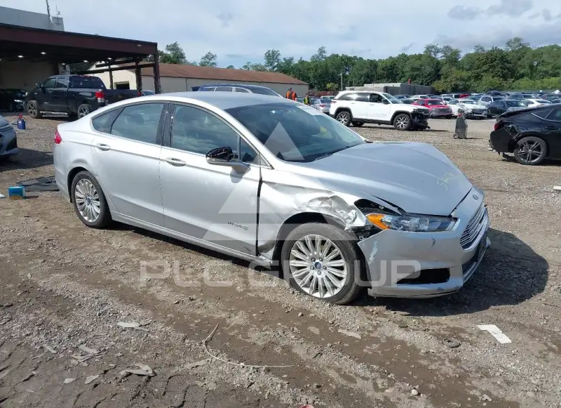 2016 Ford FUSION фото