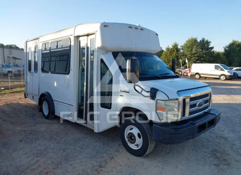 2016 Ford E-350 photo