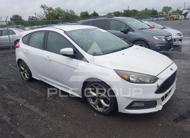 2016 Ford FOCUS фото