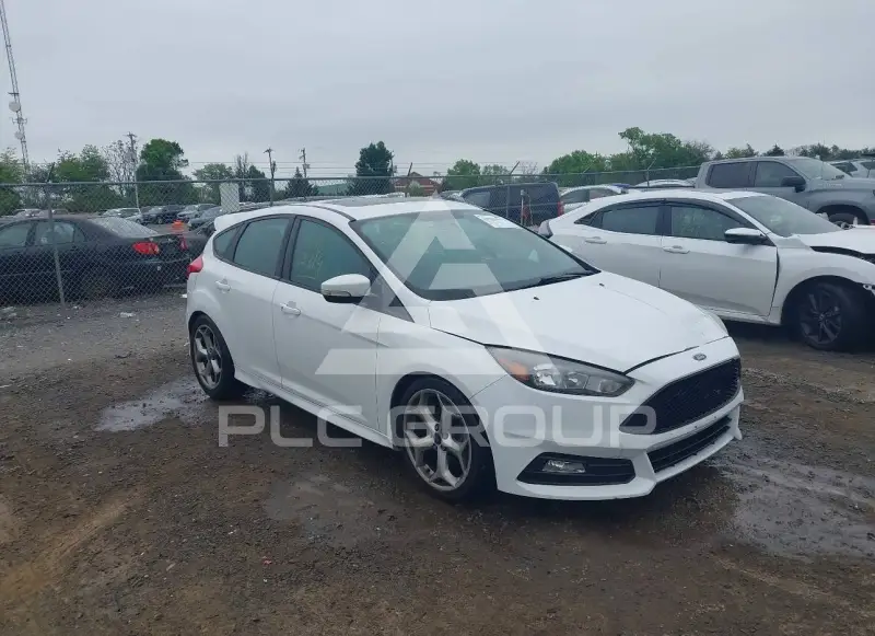 2016 Ford FOCUS photo