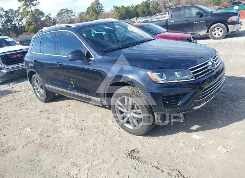 2016 Volkswagen Touareg photo