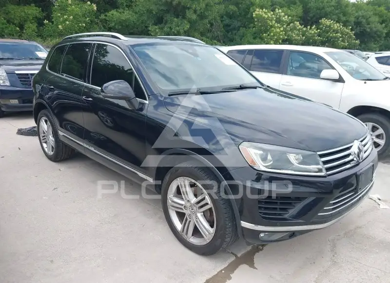 2016 Volkswagen Touareg photo