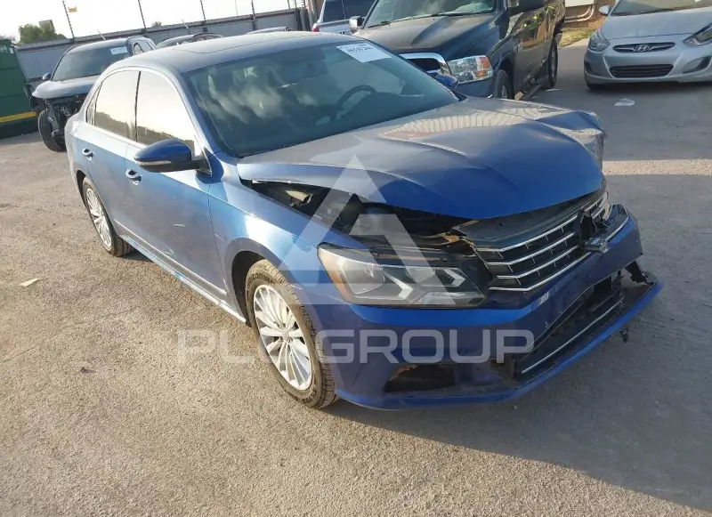 2016 Volkswagen Passat photo