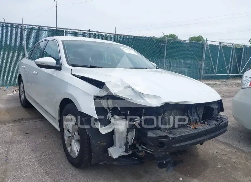 2016 Volkswagen Passat photo
