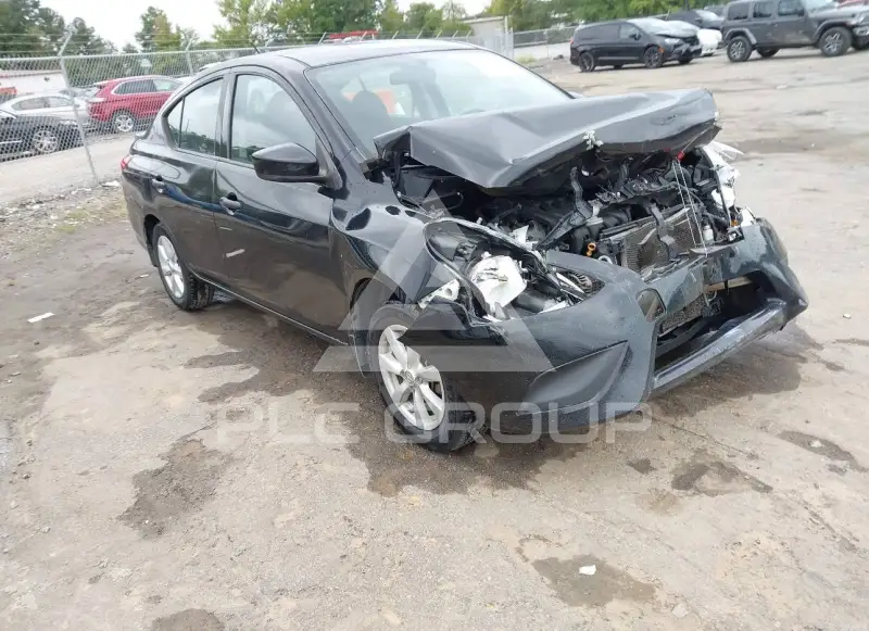 2017 Nissan VERSA фото