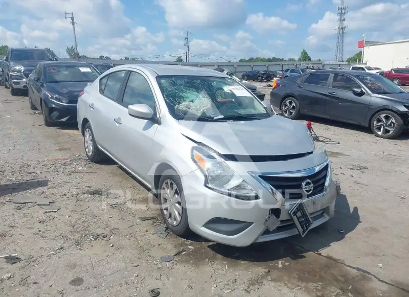 2017 Nissan VERSA фото