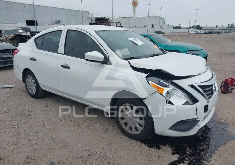 2017 Nissan VERSA фото