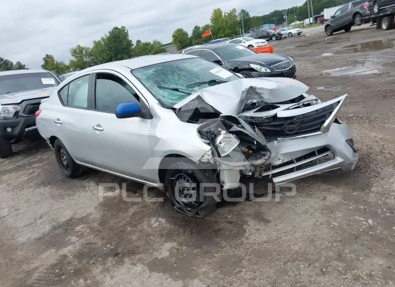 2017 Nissan VERSA photo