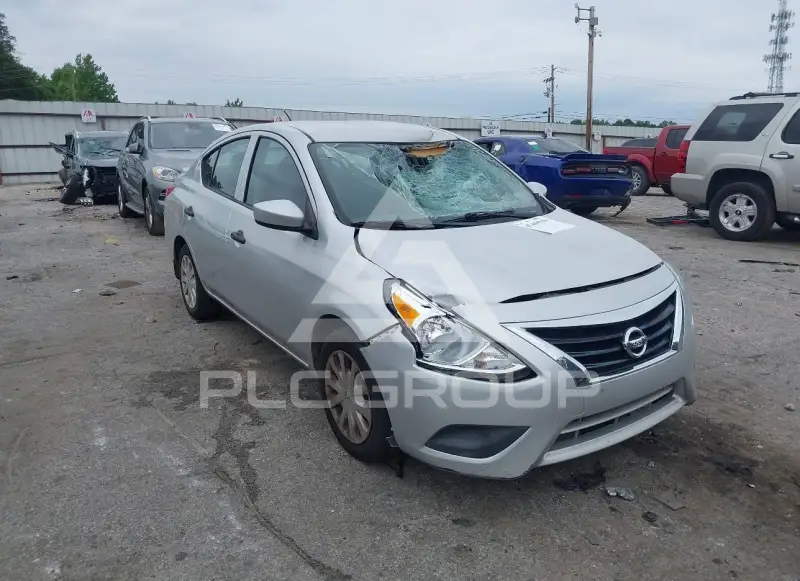 2017 Nissan VERSA фото