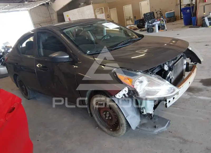 2017 Nissan VERSA фото