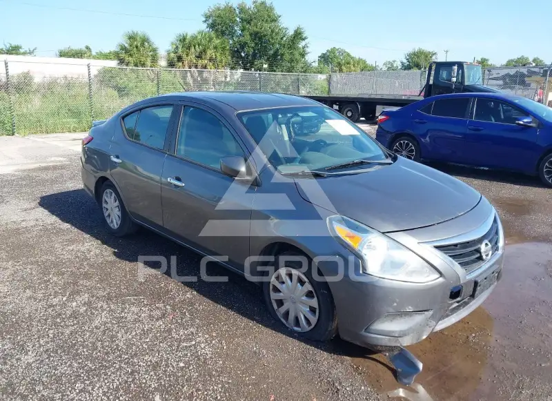2017 Nissan VERSA фото