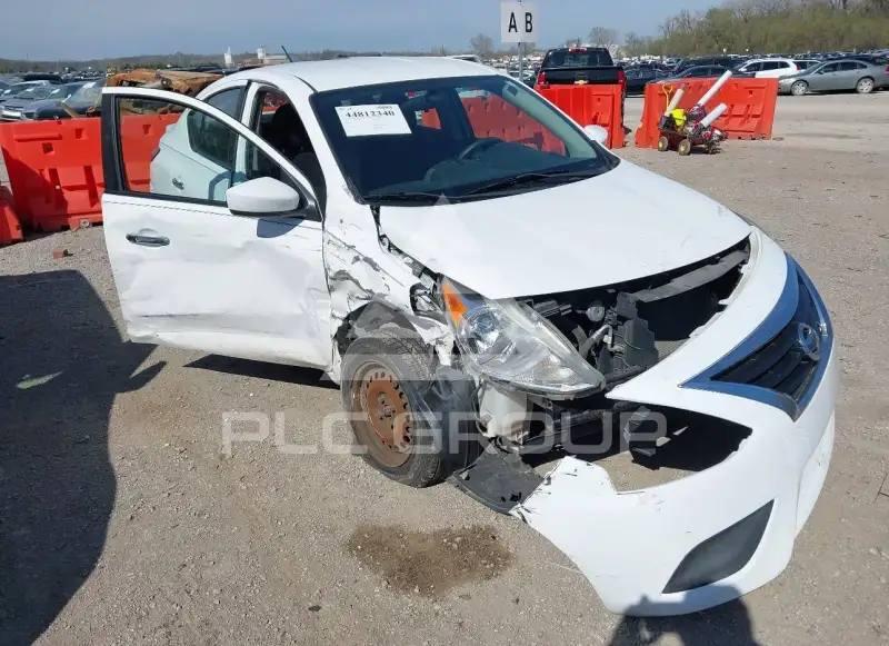 2017 Nissan VERSA фото