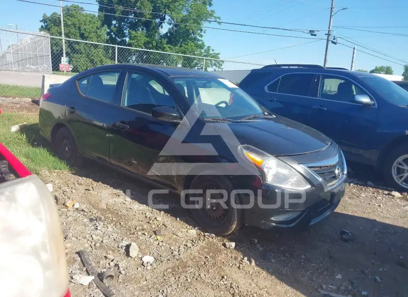 2017 Nissan VERSA photo