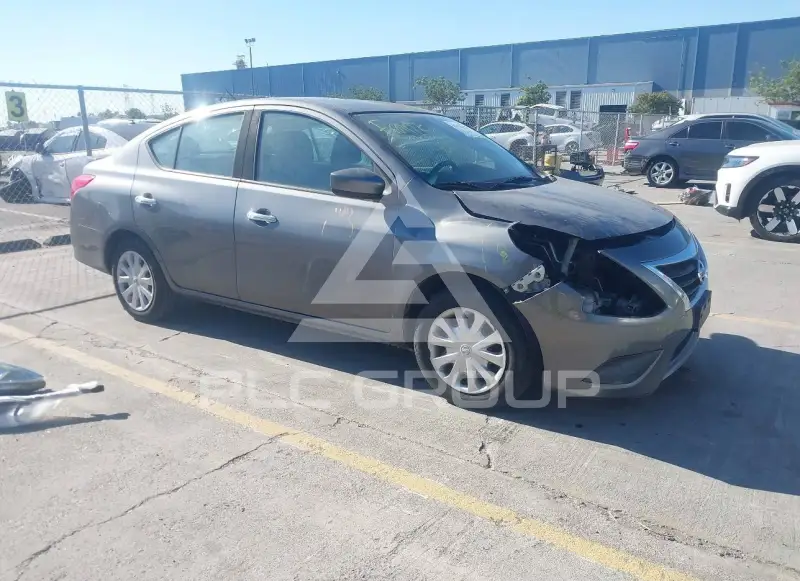 2017 Nissan VERSA фото