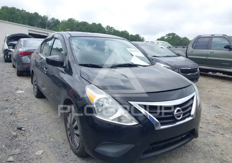 2017 Nissan VERSA фото
