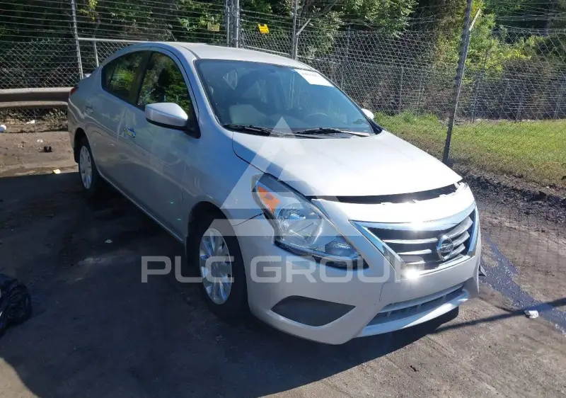 2017 Nissan VERSA фото