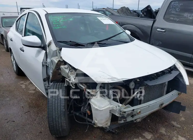 2017 Nissan VERSA фото