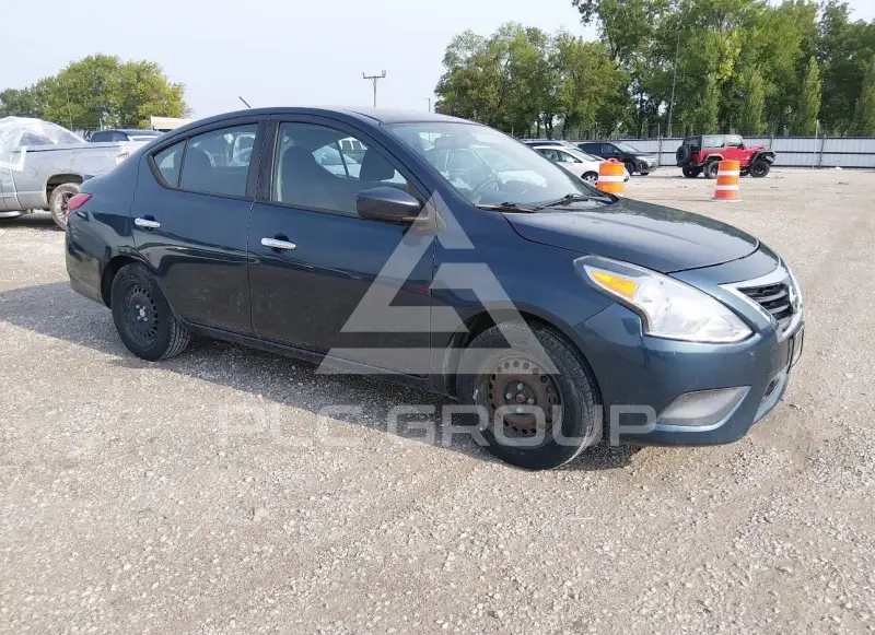 2017 Nissan VERSA photo