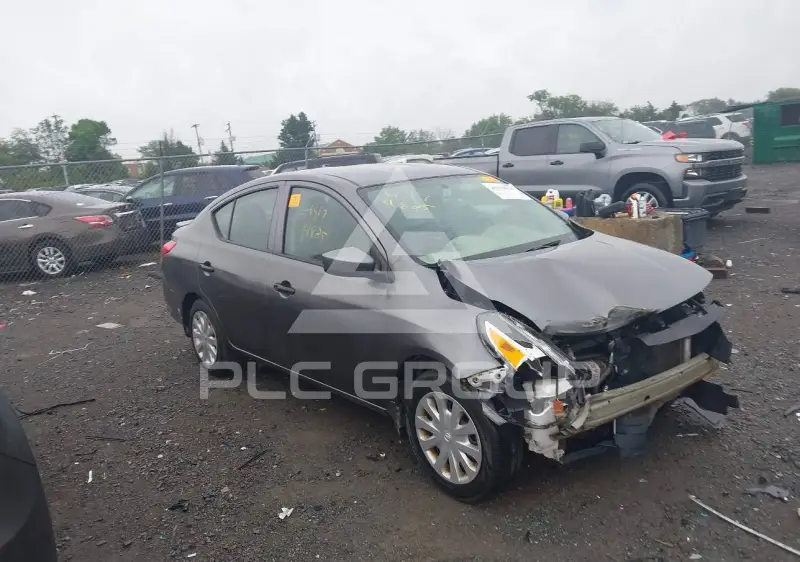 2017 Nissan VERSA photo